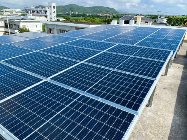 太陽光発電　石垣島施工写真1